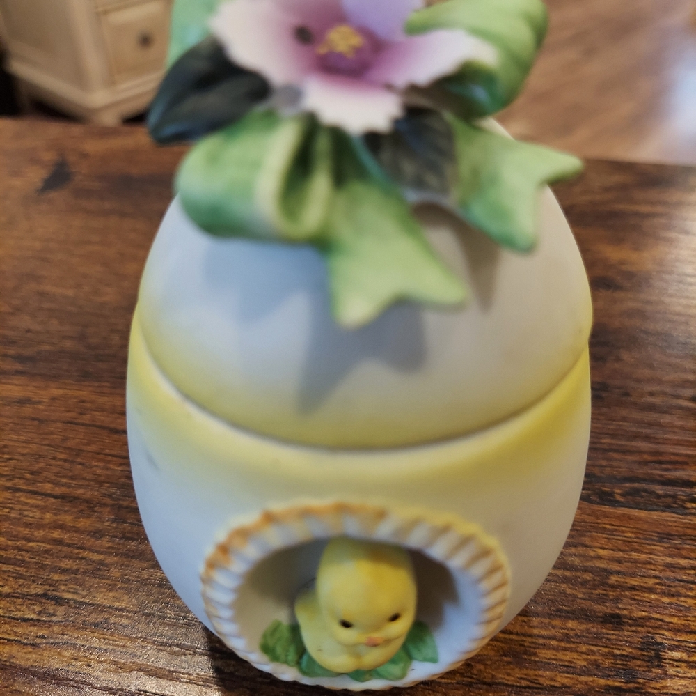 Vintage Lefton Easter Egg Trinket Box Bique Porcelain Spring Baby Chick